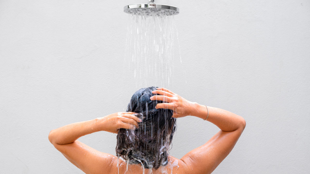 ¿Por qué persiste la creencia de no bañarse el Viernes Santo?