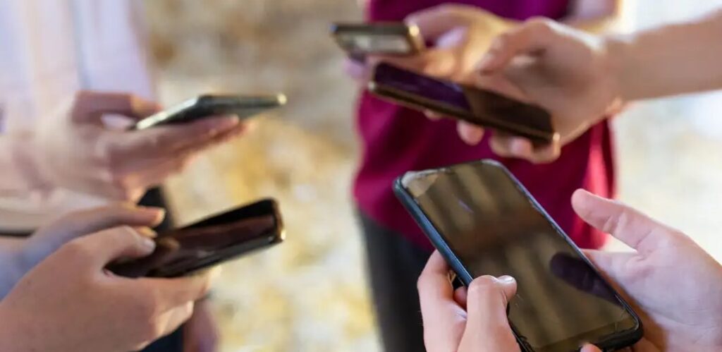 Austria prohibirá por ley el uso de redes sociales a menores de 14 años