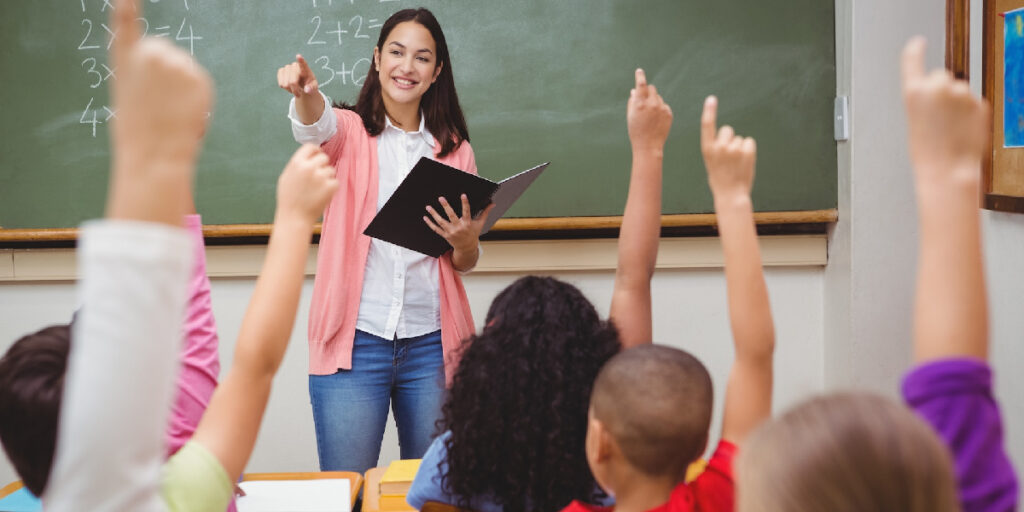 SEP resalta papel de mujeres en aulas y amplía programas educativos