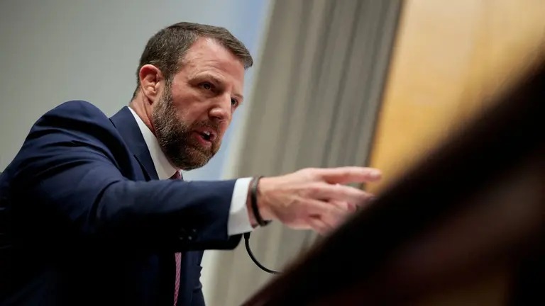Senado de EU confirma a Markwayne Mullin como secretario de Seguridad Nacional