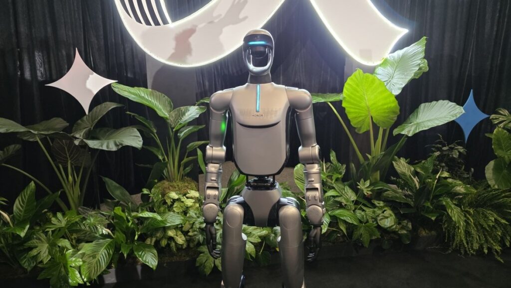 Lanzan el innovador robot humanoide que baila y hace volteretas