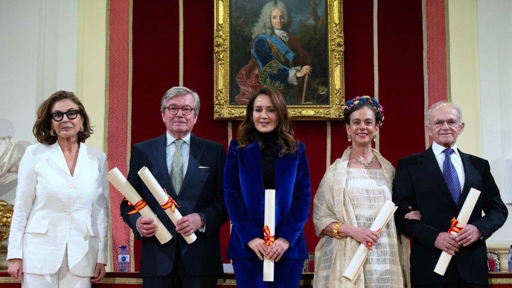 Mexicanos Harp Helú y Grañén Porrúa reciben premio cultural en Madrid