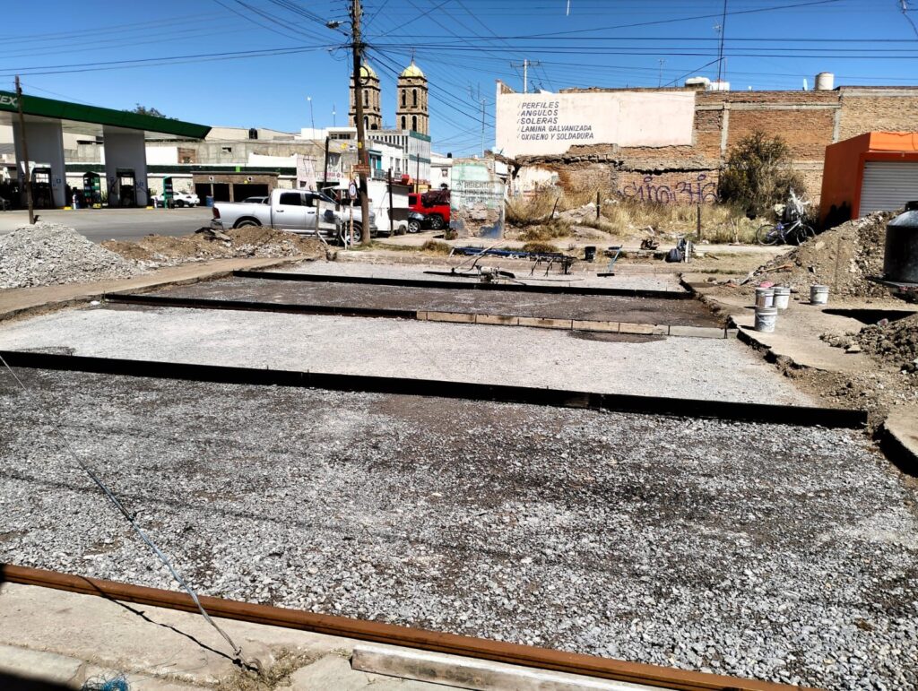 Rehabilitan calles y barda del Estadio Carlos Romo en Guadalupe Victoria
