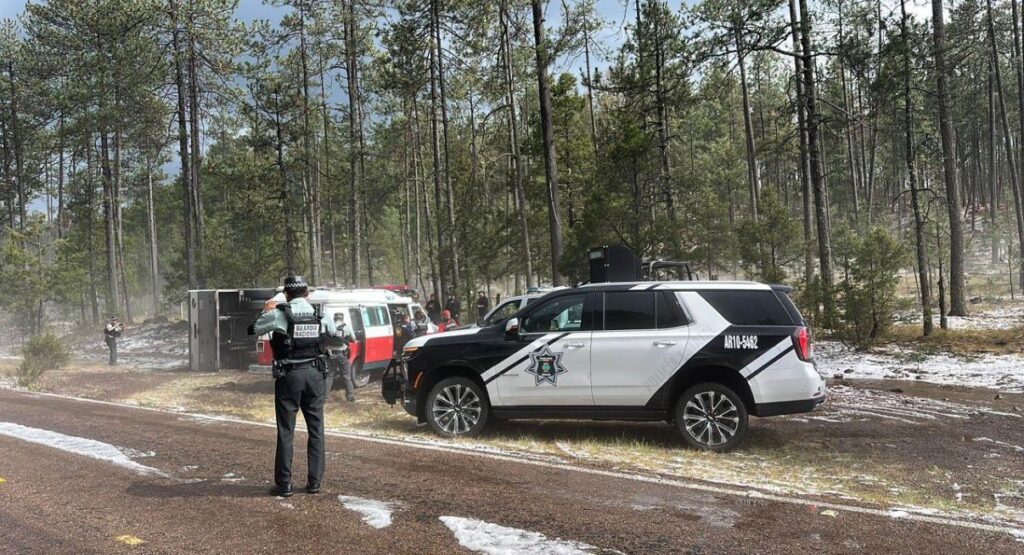 Tras accidente de camión con tres millones de pesos lo auxilia operativo Semana Santa Segura