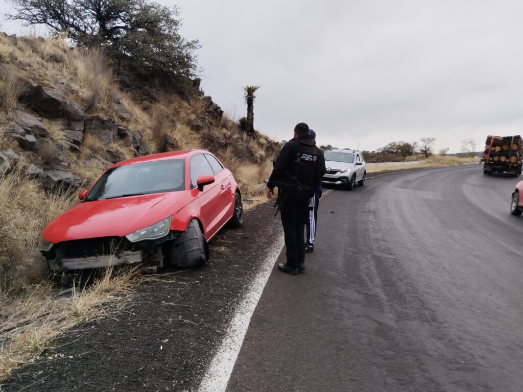 Operativo Semana Santa Segura auxilia a joven accidentado en la libre a Mazatlán