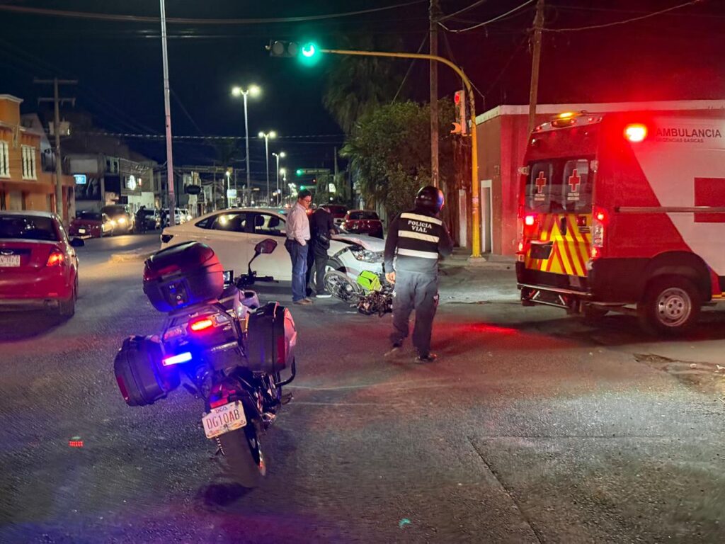 Revelan nombre del motociclista que chocó con el auto que se le atravesó y del conductor