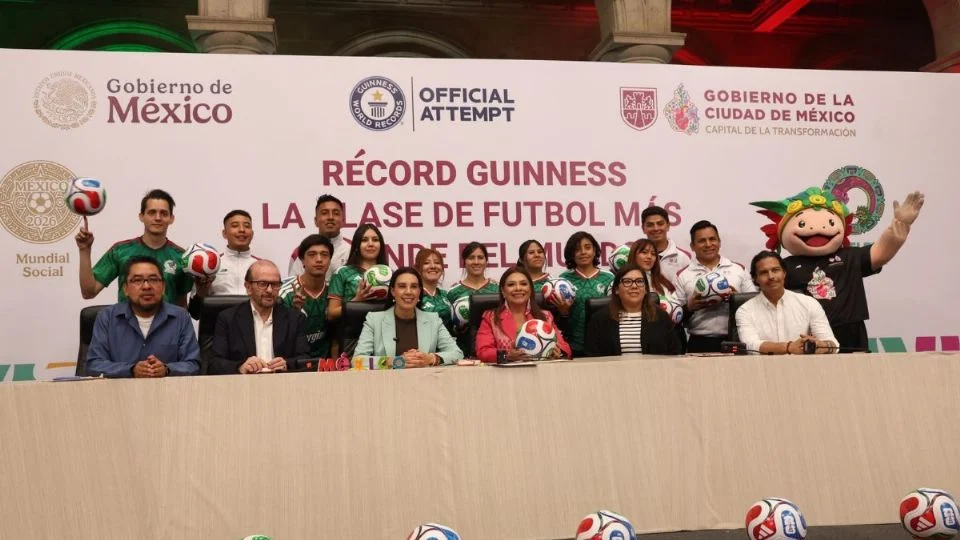 México busca romper récord con la clase de fútbol más grande del mundo