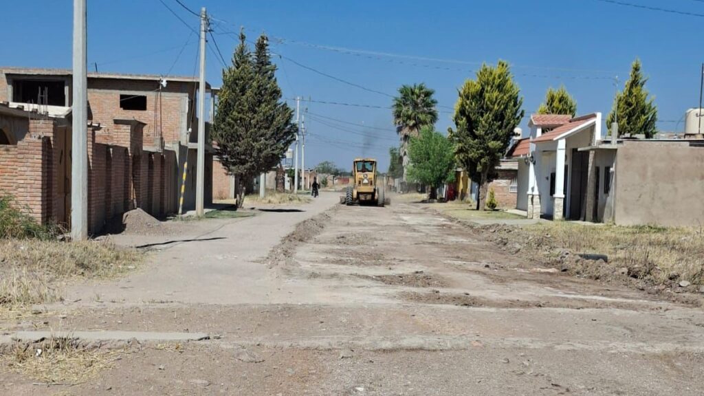 Atienden y Dan Mantenimiento a Calles de El Refugio