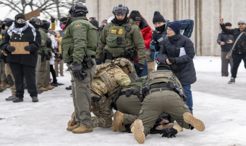 Tribunal autoriza a Trump enviar migrantes a terceros países