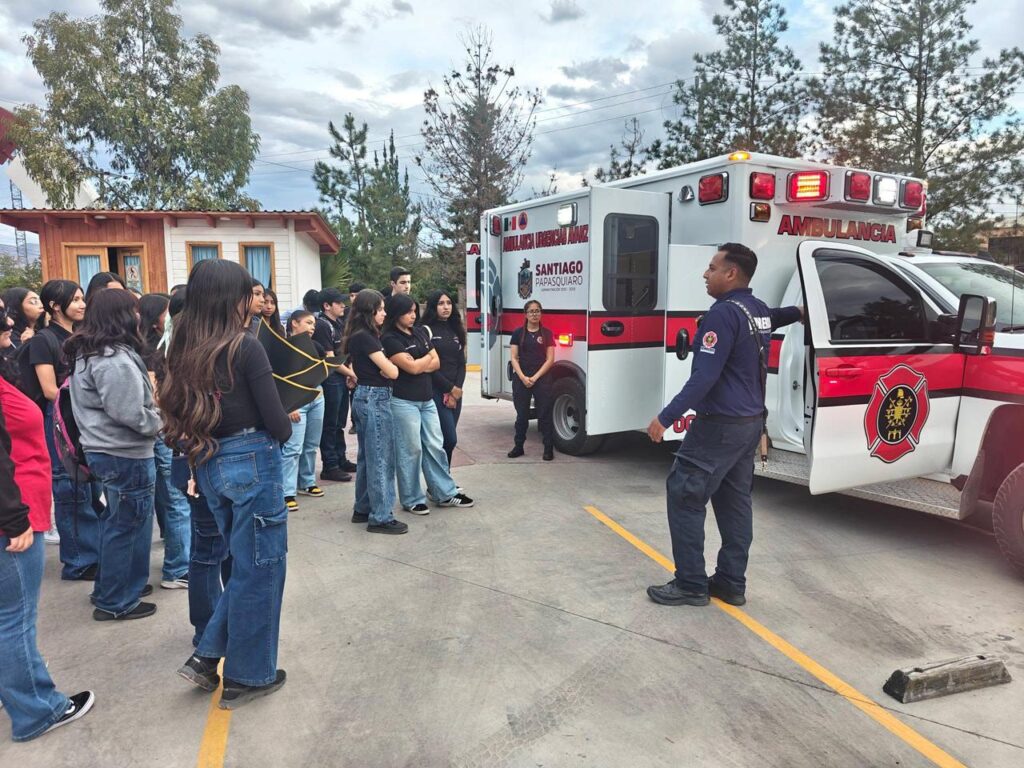 Capacitan a estudiantes del CBTF No. 2 en primeros auxilios y atención de emergencias