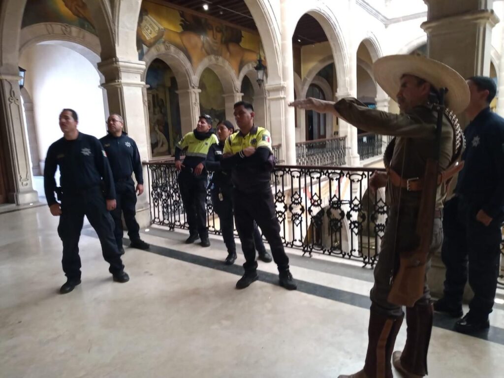Capacitación a elementos de la DMSP en policía turística