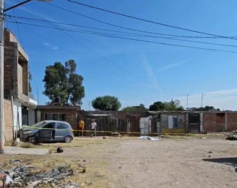 Presunto asaltante pierde la vida tras derrapar en moto y pasarlo un vehículo que lo perseguía