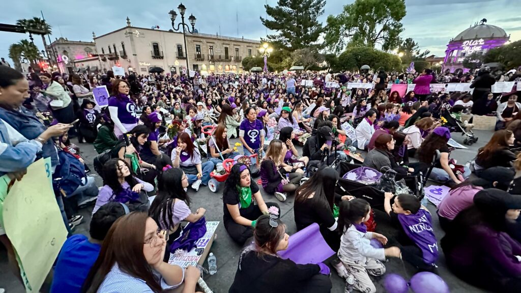 IMM Durango instaló módulo de atención en la marcha 8M para brindar apoyo psicológico