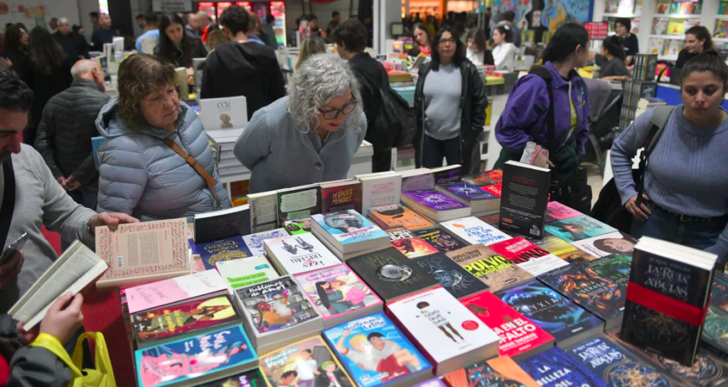 La Feria del Libro de Buenos Aires Celebra su 50ª Edición con Autores de Renombre