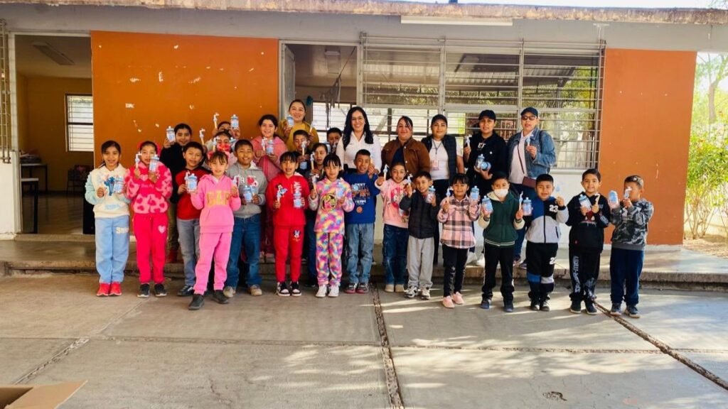 En el Día Mundial del Agua; limpian paraje y manantiales de la comunidad de Los Berros