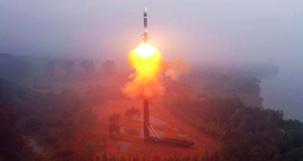 Japón, EU y Corea del Sur exigen a Pionyang frenar lanzamientos de misiles
