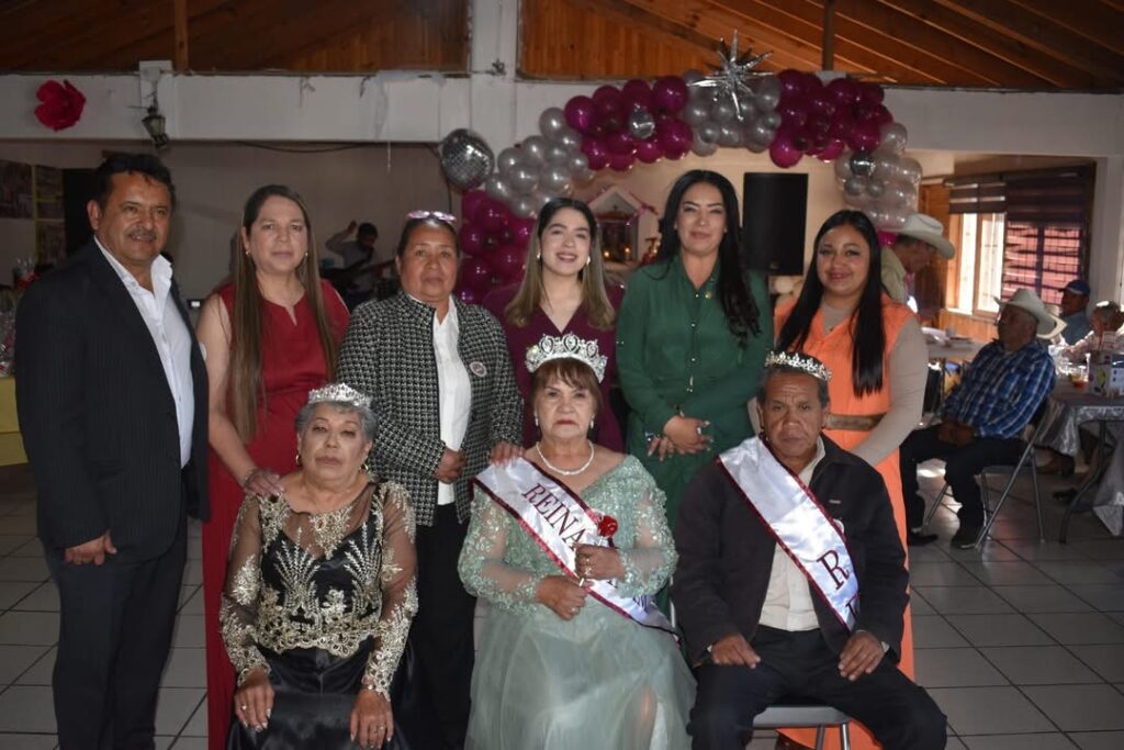 Celebran aniversario y coronación en Hilos de Plata