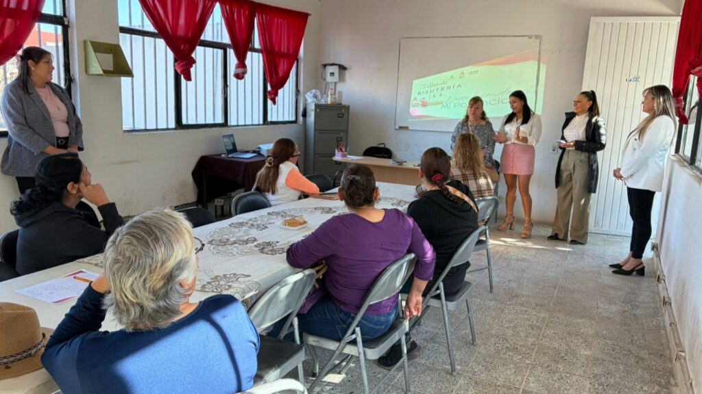 Realizan Taller de Bisutería para Mujeres en Vicente Guerrero