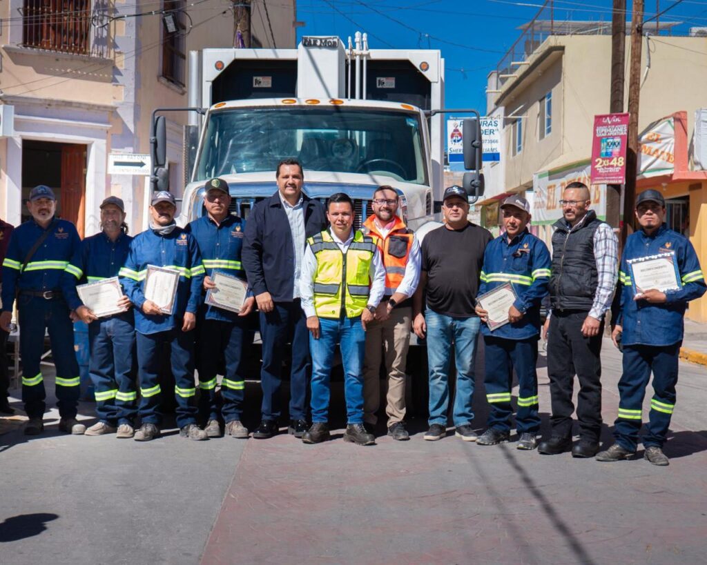 Tepehuanes recibe nuevo camión recolector de basura antes de lo prometido