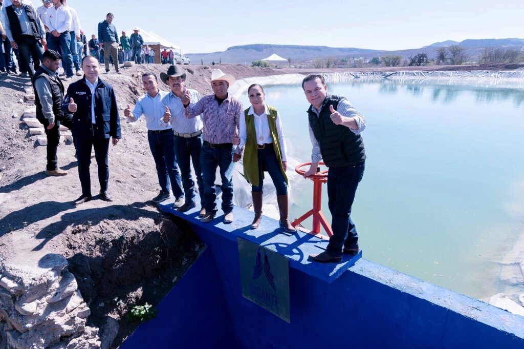 Más agua y nuevo parque fortalecen a familias de Simón Bolívar: Esteban Villegas