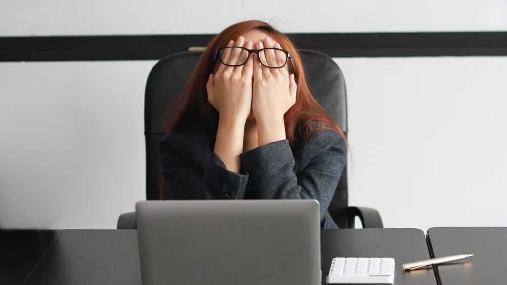 Tu jefe ya no podrá llamarte fuera de tu horario: Aprueban derecho a la desconexión digital