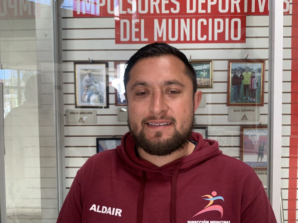 Entrega de equipo deportivo a comunidades de Pueblo Nuevo
