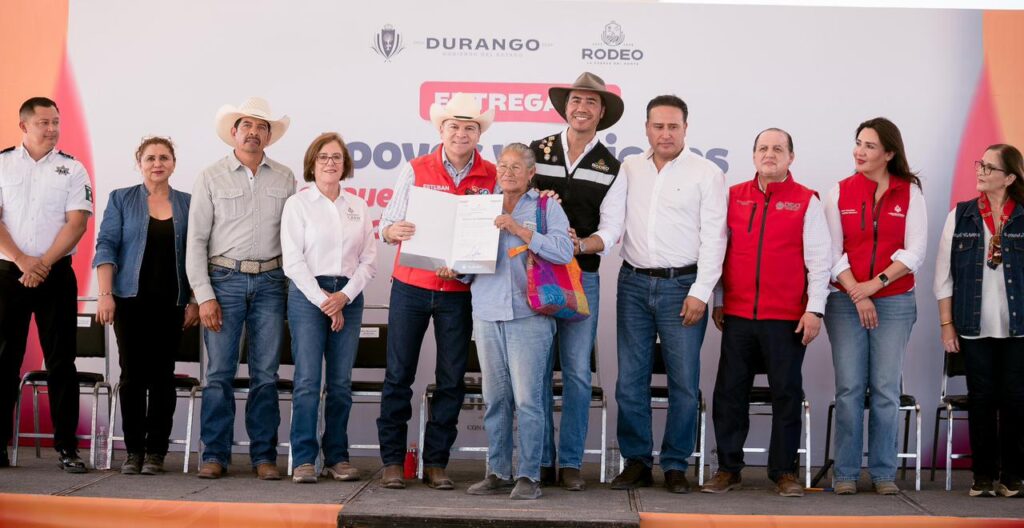 Gobernador Esteban lleva obras, apoyos y mayor certeza patrimonial a familias de Rodeo