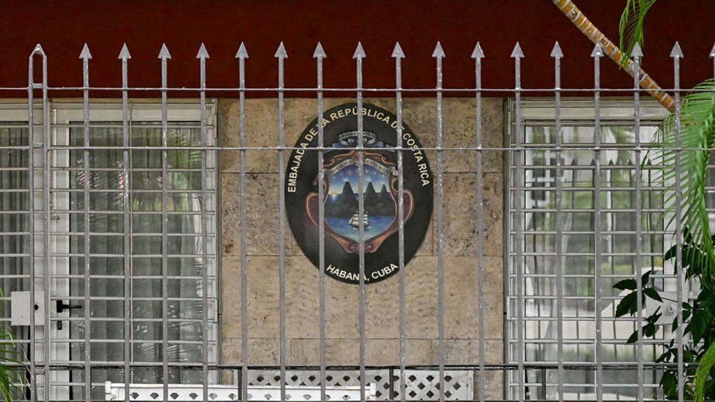 Costa Rica retira reconocimiento al Gobierno de Cuba y cierra su embajada