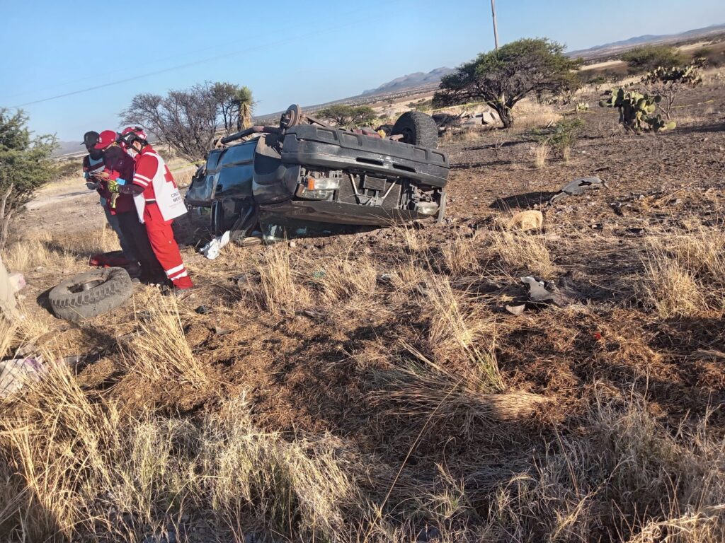 Identifican al que perdió la vida cuando volcó la camioneta en la que viajaba