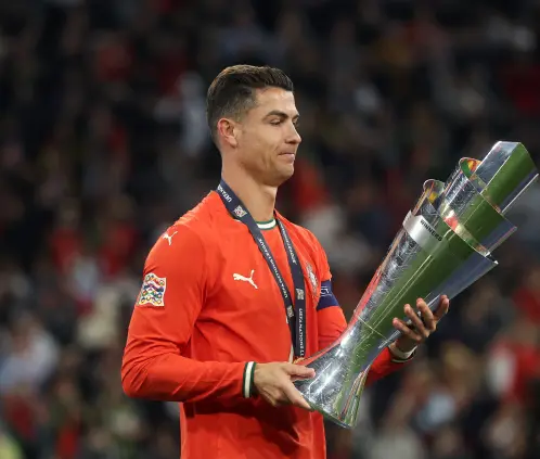 Cristiano Ronaldo enfrenta una lesión que compromete su participación internacional