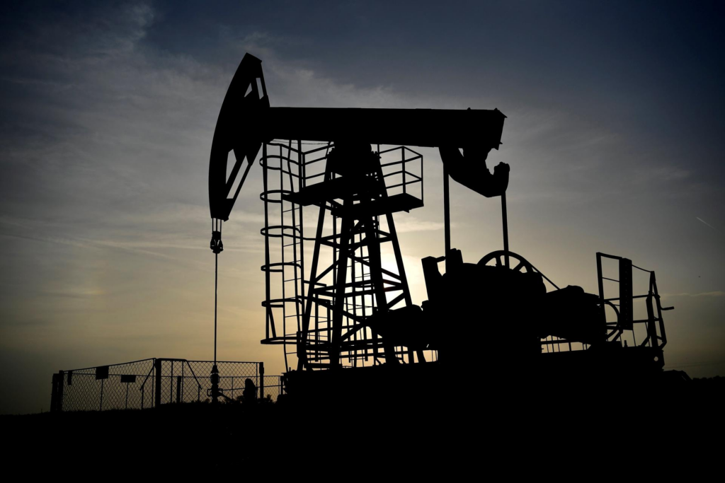 Trump levanta sanciones al petróleo ruso para frenar la crisis