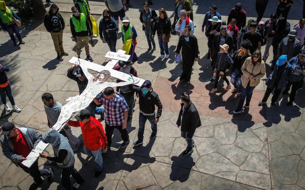 Migrantes preparan Viacrucis para denunciar violaciones a derechos humanos