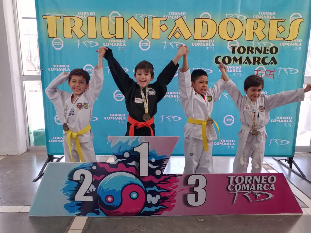 Duranguenses brillan en Torneo Estatal de Taekwondo