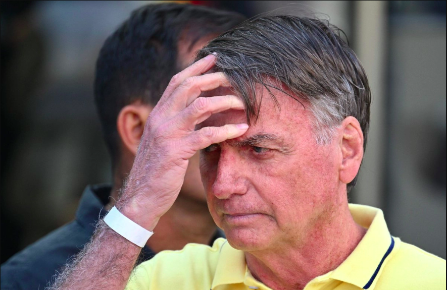 Jair Bolsonaro Hospitalizado tras Emergencia de Salud en Prisión