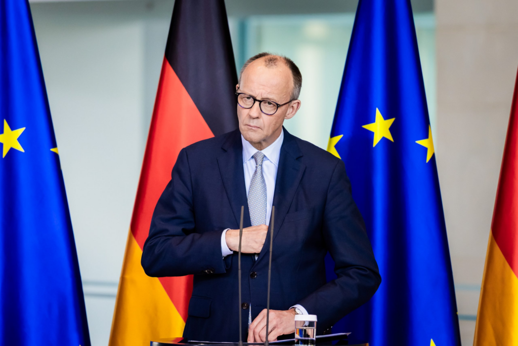 Alemania se alinea con la estrategia militar de Trump, pero advierte riesgos
