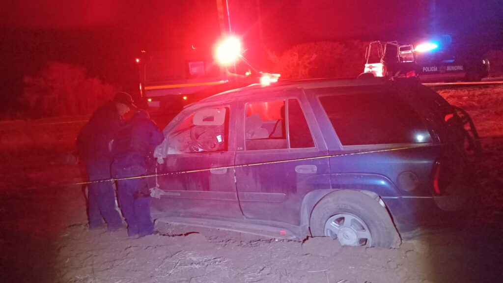 Tío le presta camioneta para que visite a su novia, en la que vuelca y pierde la vida