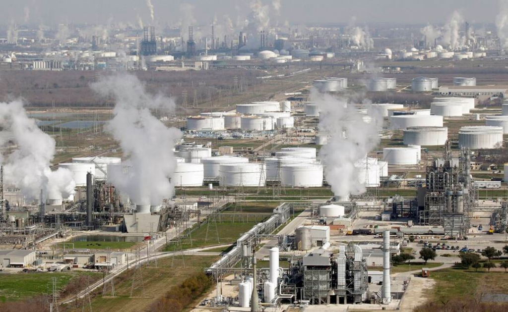 Trump anuncia la primera refinería en EE. UU. en medio siglo