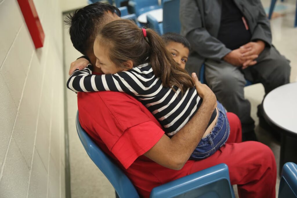 ICE detiene a casi 4 mil niños migrantes en poco más de un año