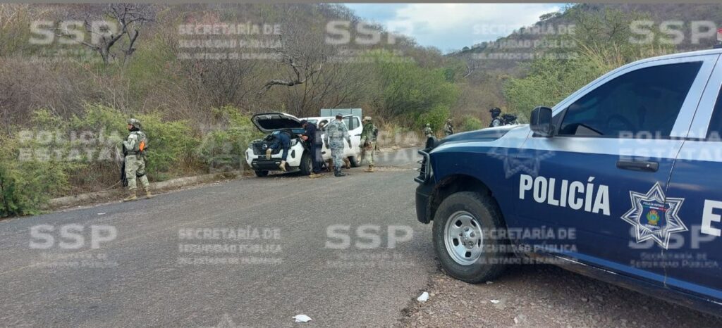 Militares, Guardias Nacionales y Policías Estatales aseguran arsenal en Durango