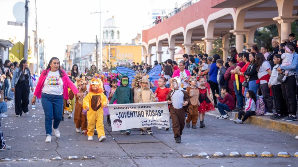 Santiago Papasquiaro se llena de color y alegría con el tradicional Desfile de Primavera