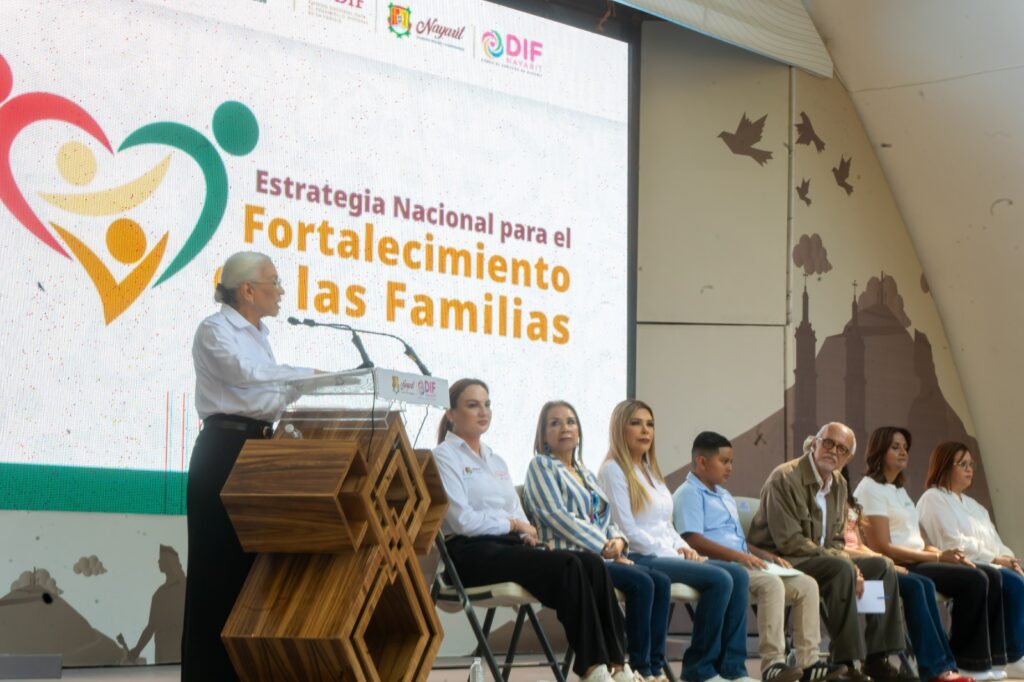 Miguel Ángel Navarro y Beatriz Estrada impulsan la Estrategia Nacional para el Fortalecimiento de las Familias en Nayarit