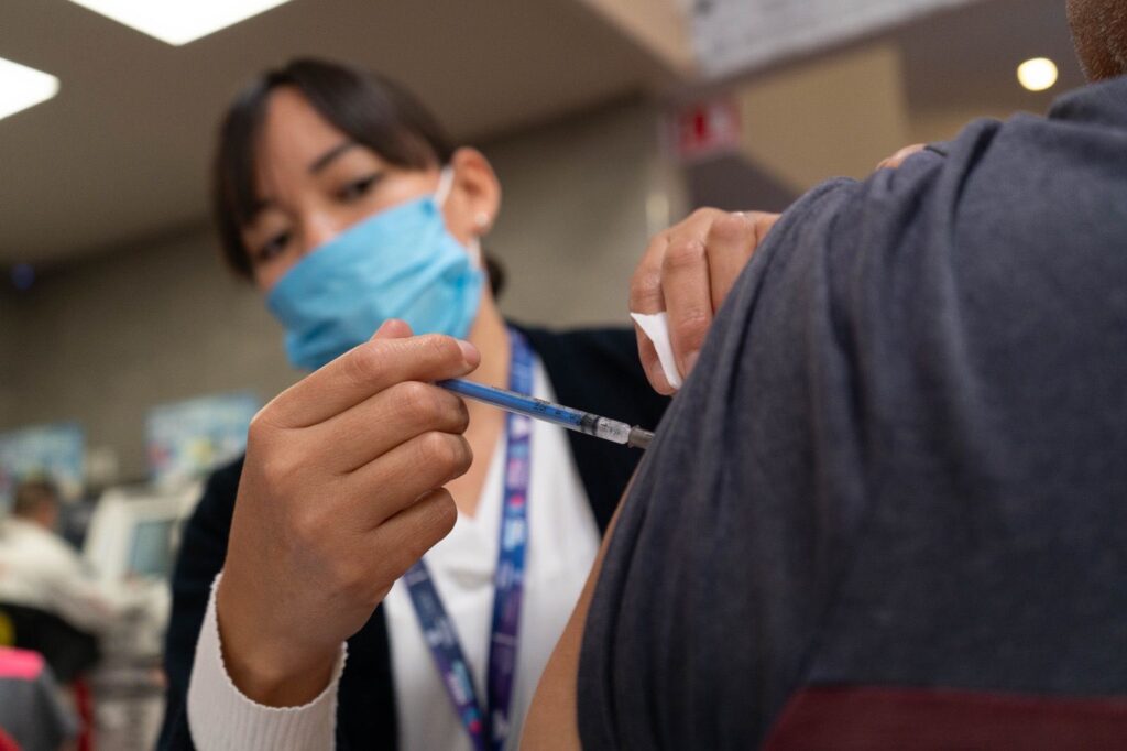 Instala Secretaría de Salud puestos fijos de vacunación contra el sarampión en Parral, Chihuahua y Juárez