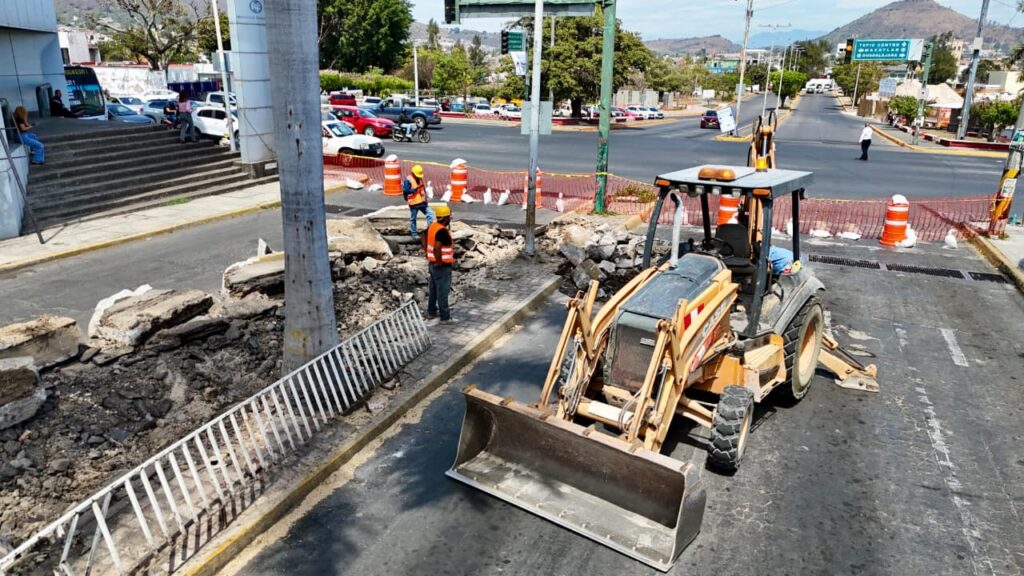 Avanzan trabajos de renovación en la avenida Jacarandas de Tepic