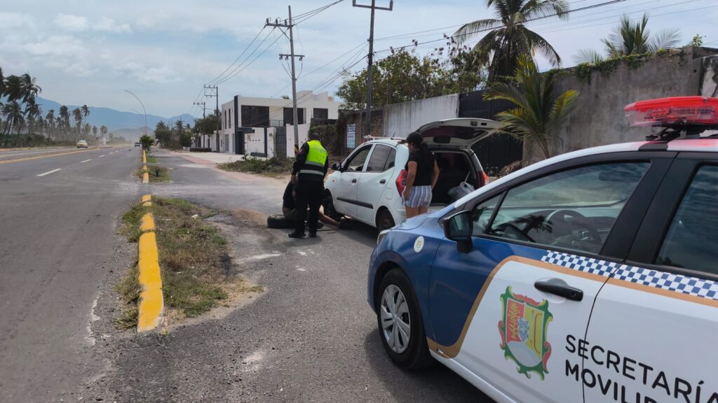 Gobierno de Nayarit refuerza presencia y apoyo a turistas en carreteras del estado