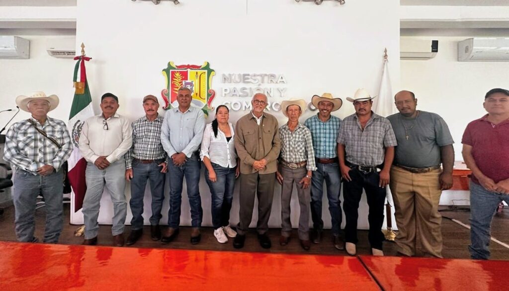 Se reúne Navarro Quintero con ganaderos de los municipios de Santa María del Oro y Ahuacatlán
