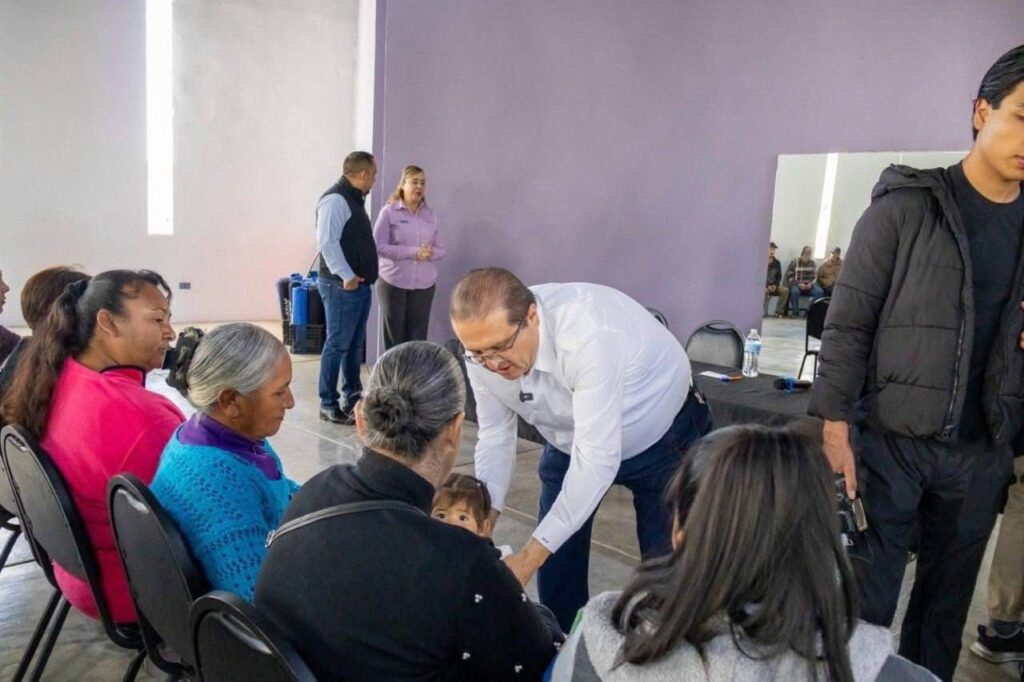 Desplazados de Guadalupe y Calvo agradecen a “Chava” Calderón apoyo y empatía en Parral