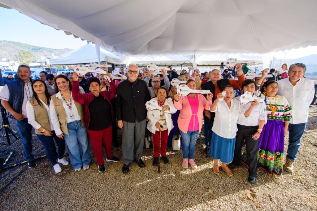 Miguel Ángel Navarro entrega viviendas del programa nacional de la presidenta Claudia Sheinbaum