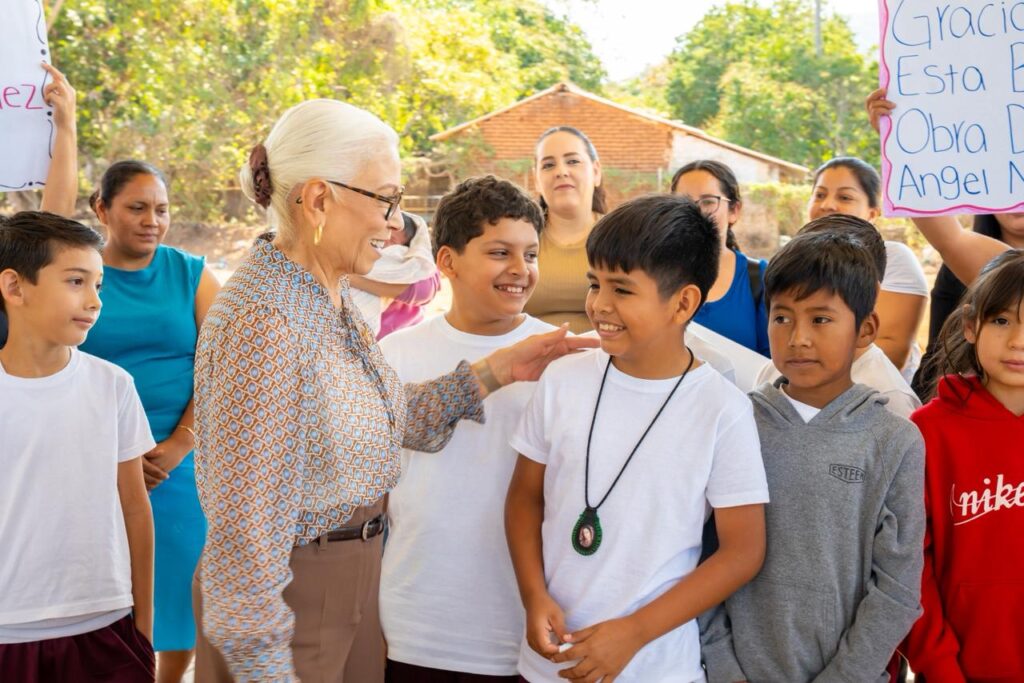 Beatriz Estrada impulsa la educación con espacios más seguros y dignos