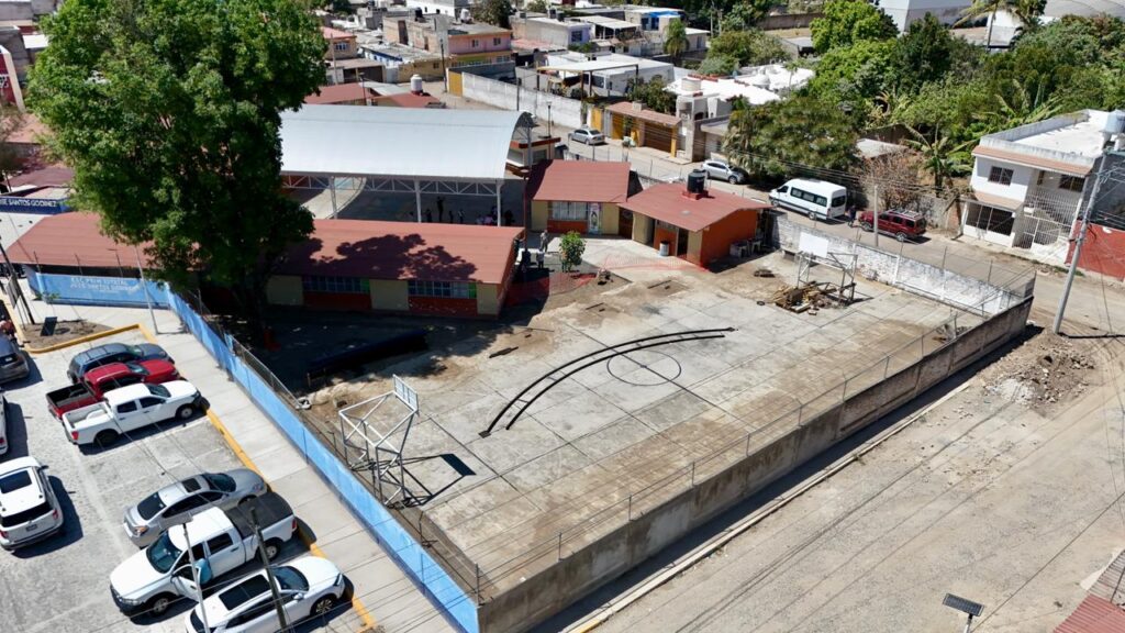 Supervisa Miguel Ángel Navarro obras en la primaria José Santos Godínez en Tepic
