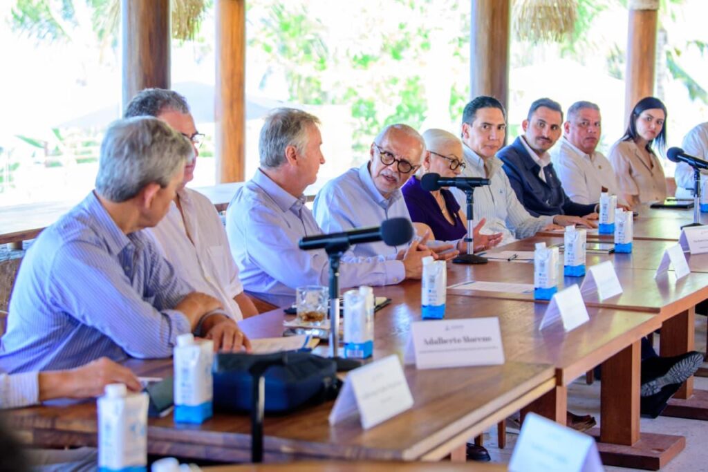Fortalece Miguel Ángel Navarro coordinación con empresarios de Punta de Mita